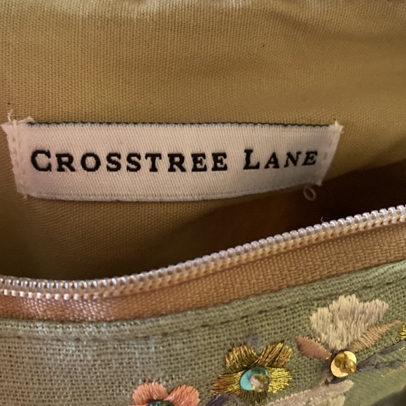 Beautifully detailed embroidered clutch! - Picture 3 of 15